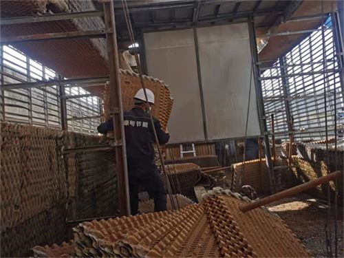 閉式冷卻塔盤管可采用多種材質(zhì)，銅管、碳鋼管或不銹鋼